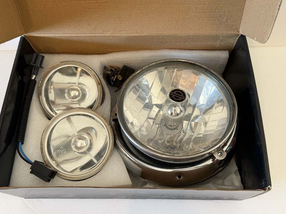 Harley-Davidson Motorcycle Headlight and Auxiliary Passing Lamp Set